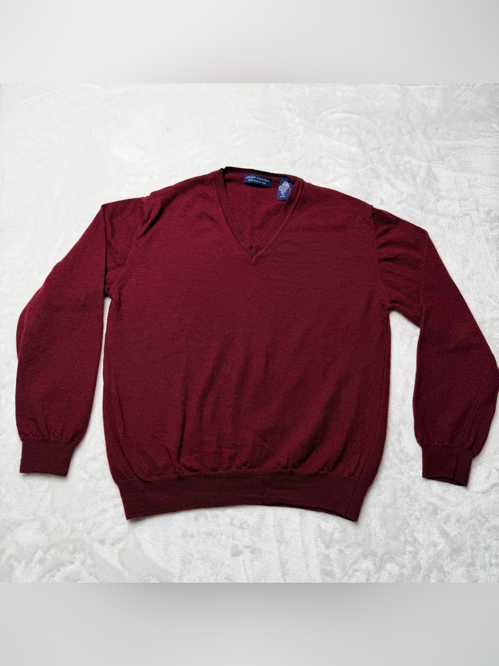 Thomas Grant 100% Fine merino Wool Men's V-Neck Sweater in Wine. Med.